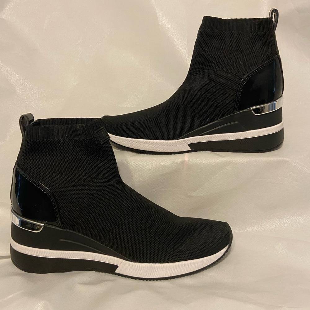 Black Women's Slip-On Sneakers